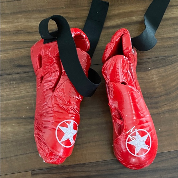 CMS brand  Set of red martial arts protective gear:foot pads and shin guards - Picture 4 of 7